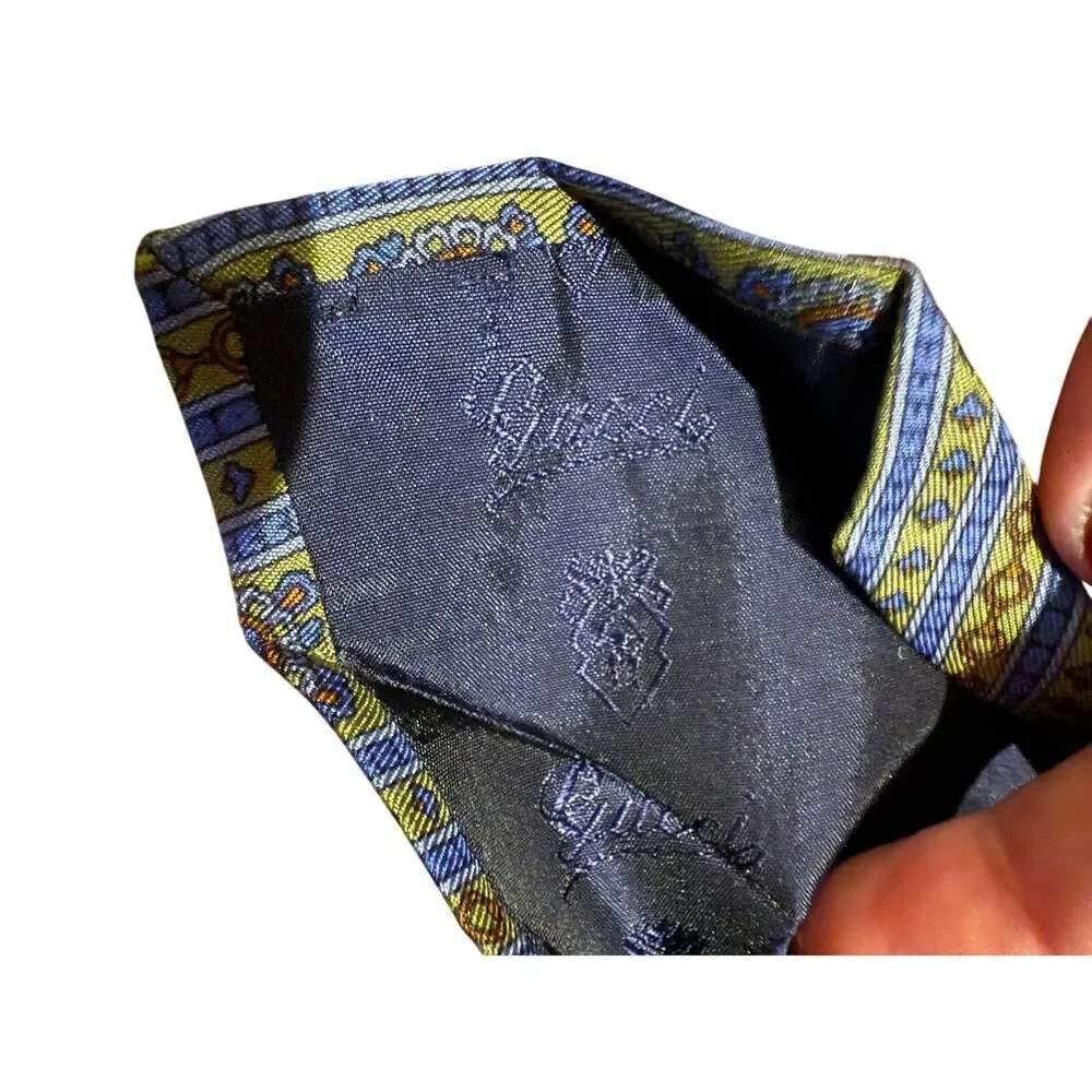 Gucci Accessory Collection 100% Silk Tie – Made in Italy Designer Necktie